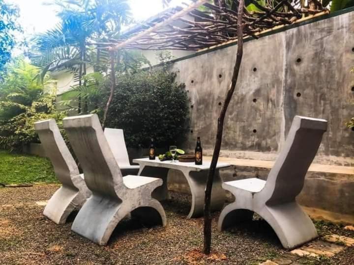 Villa Lagoonedge Hikkaduwa Esterno foto