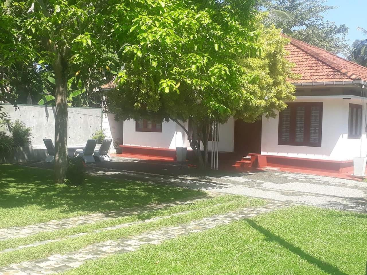 Villa Lagoonedge Hikkaduwa Esterno foto