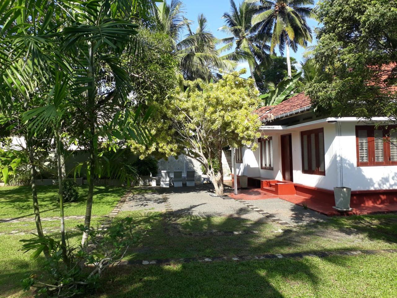 Villa Lagoonedge Hikkaduwa Esterno foto